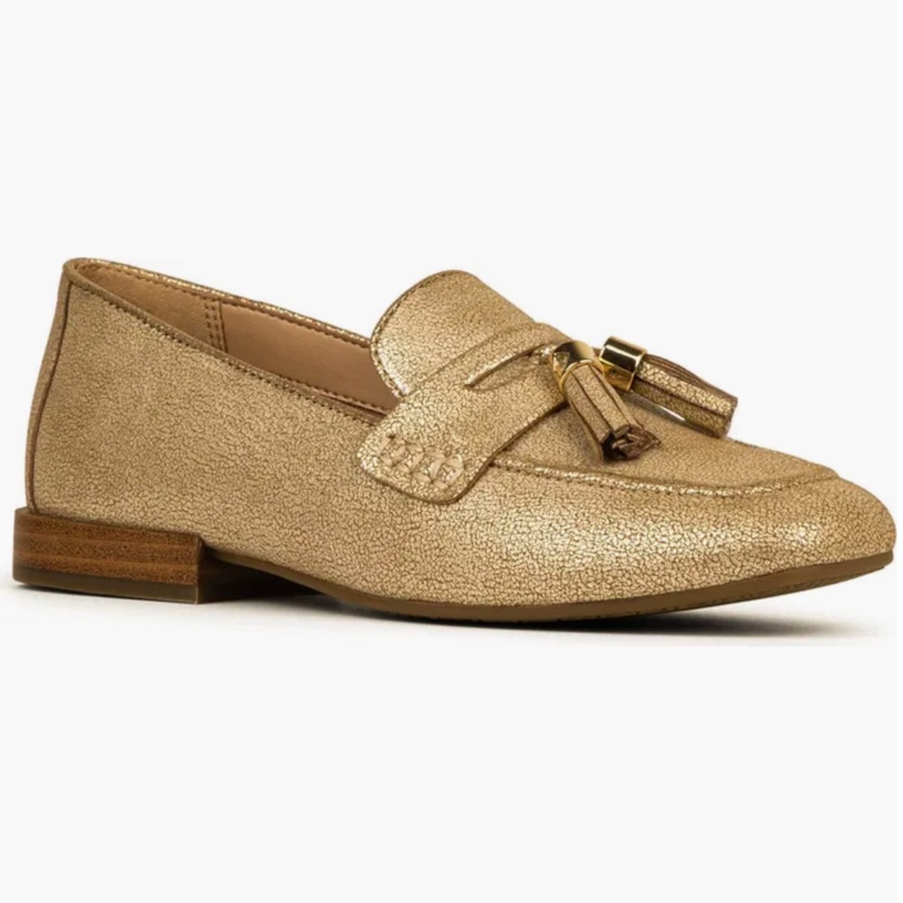 Donald Pliner Belton Loafer with Tassel. Soft gold. Size 8